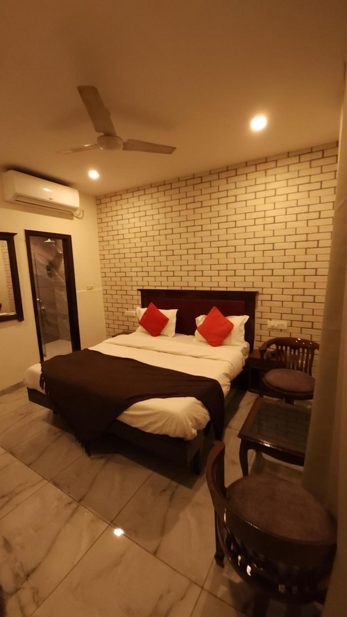 Hotel Multitech Premium Chandigarh Exterior photo